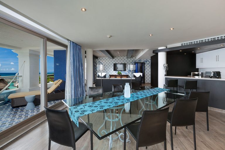 The dining room area of the Rock Suite.