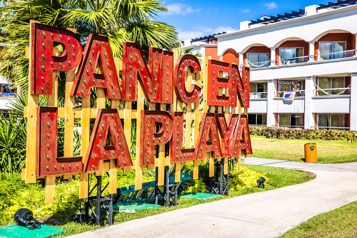 A Panic En La Playa letter wall sign in the concert courtyard.