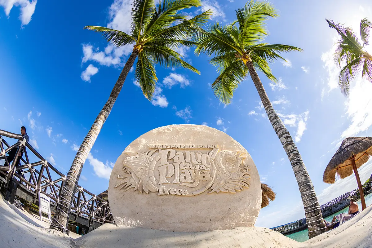 A Panic en la Playa sand sculpture